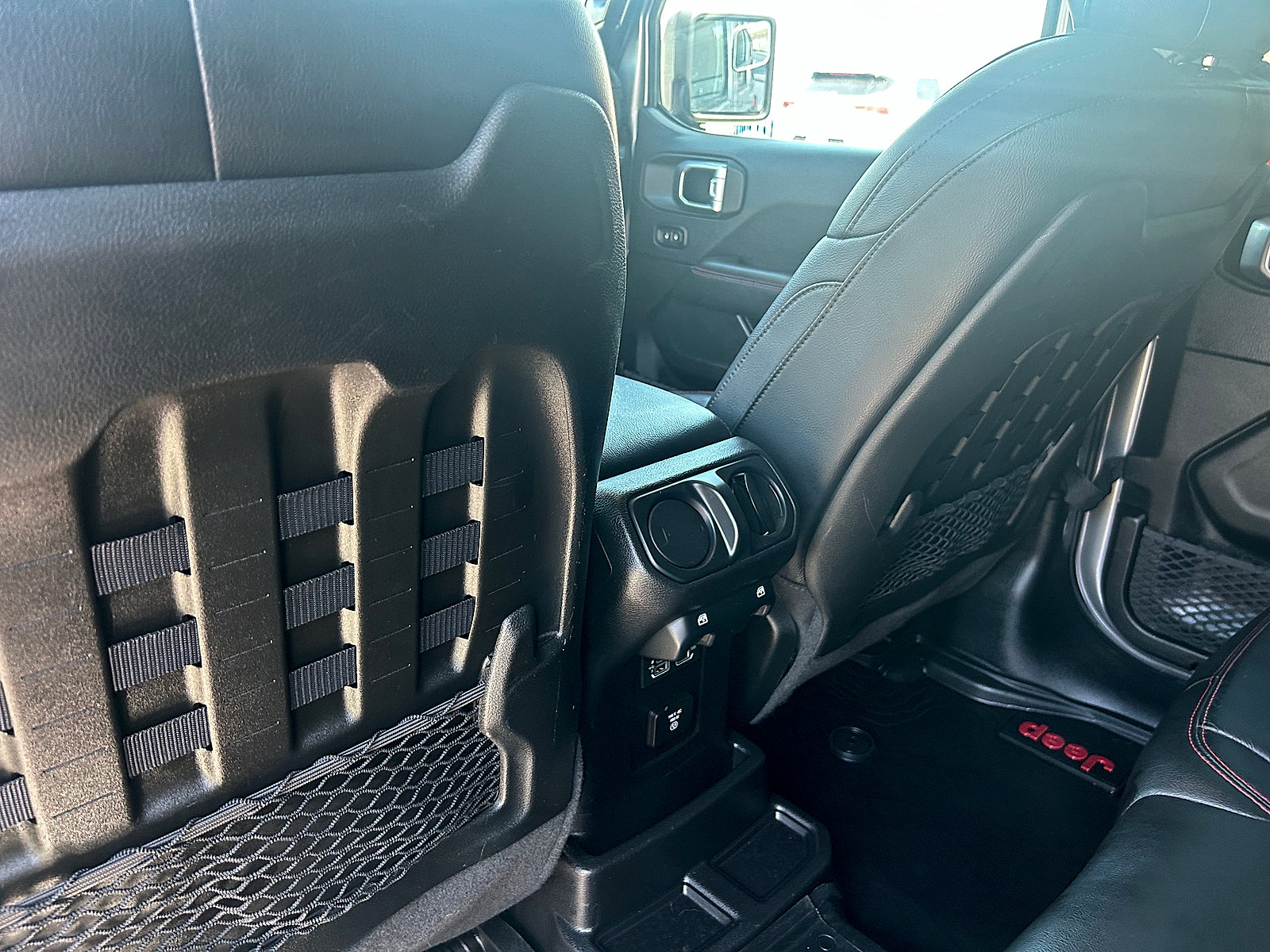 Used 2018 Jeep Wrangler Unlimited Rubicon AWD/4WD image 24