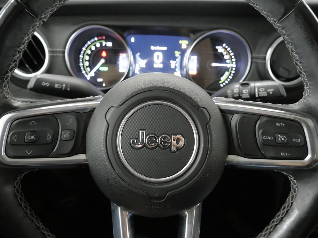Used 2022 Jeep Wrangler Unlimited Sahara w/ Cold Weather Group AWD/4WD image 16
