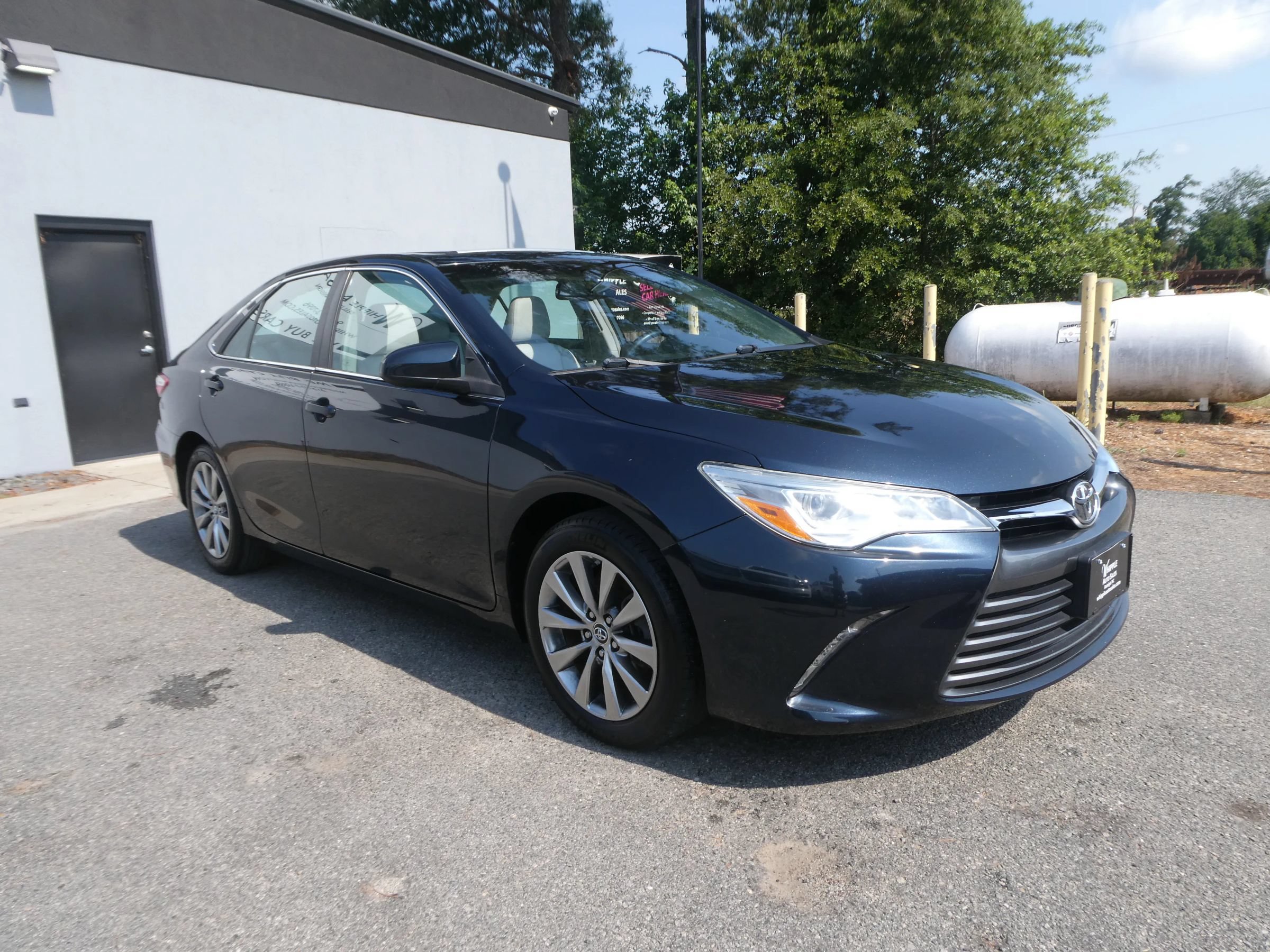 Used 2015 Toyota Camry XLE FWD image 3