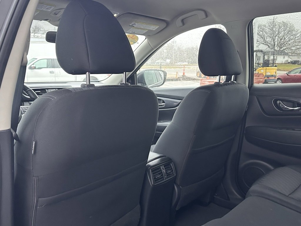 Used 2018 Nissan Rogue SV w/ Premium Package image 12