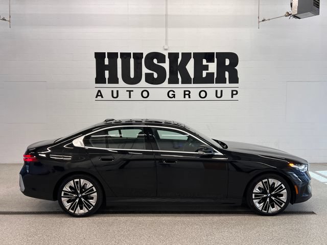 Used 2026 BMW i5 eDrive40 AWD/4WD image 2