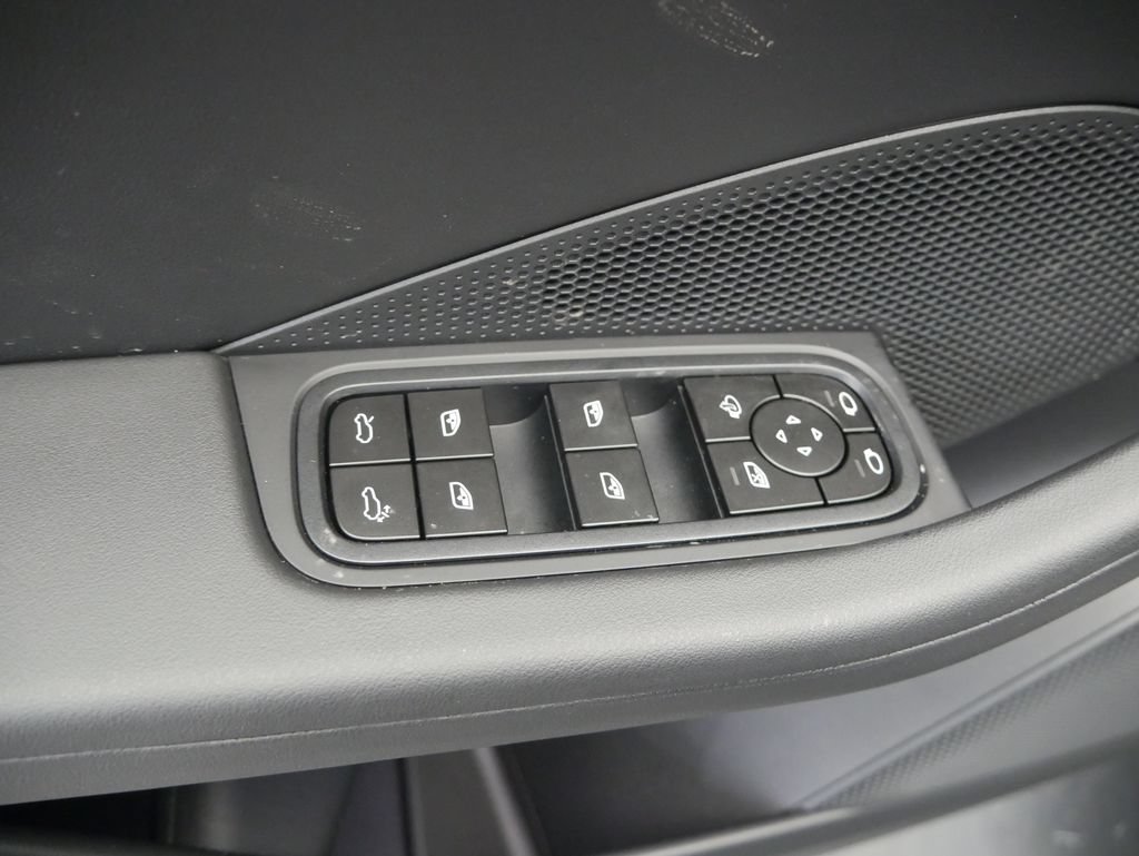 Certified 2026 Porsche Macan 4 Electric AWD/4WD image 15