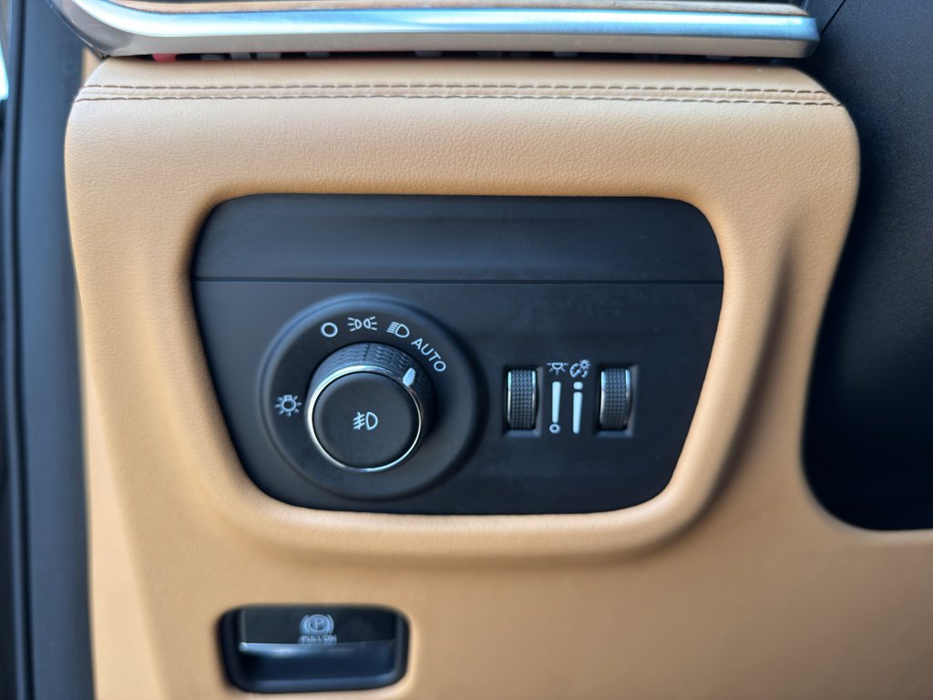 Used 2021 Jeep Grand Cherokee L Summit image 17