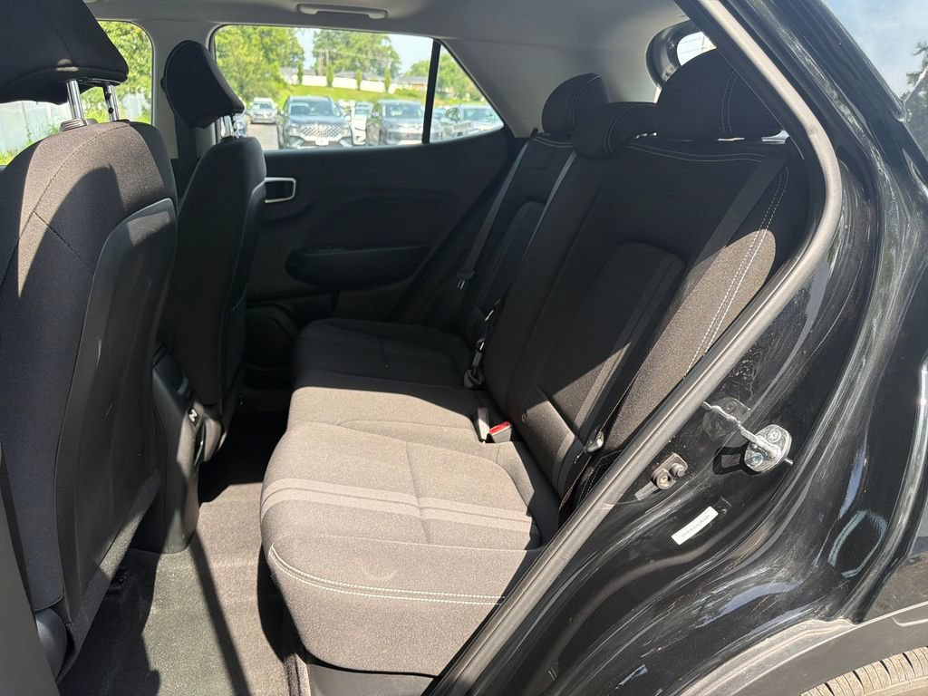 Used 2025 Hyundai Venue SEL FWD image 26