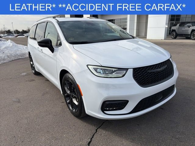 Used 2025 Chrysler Pacifica Limited image 18