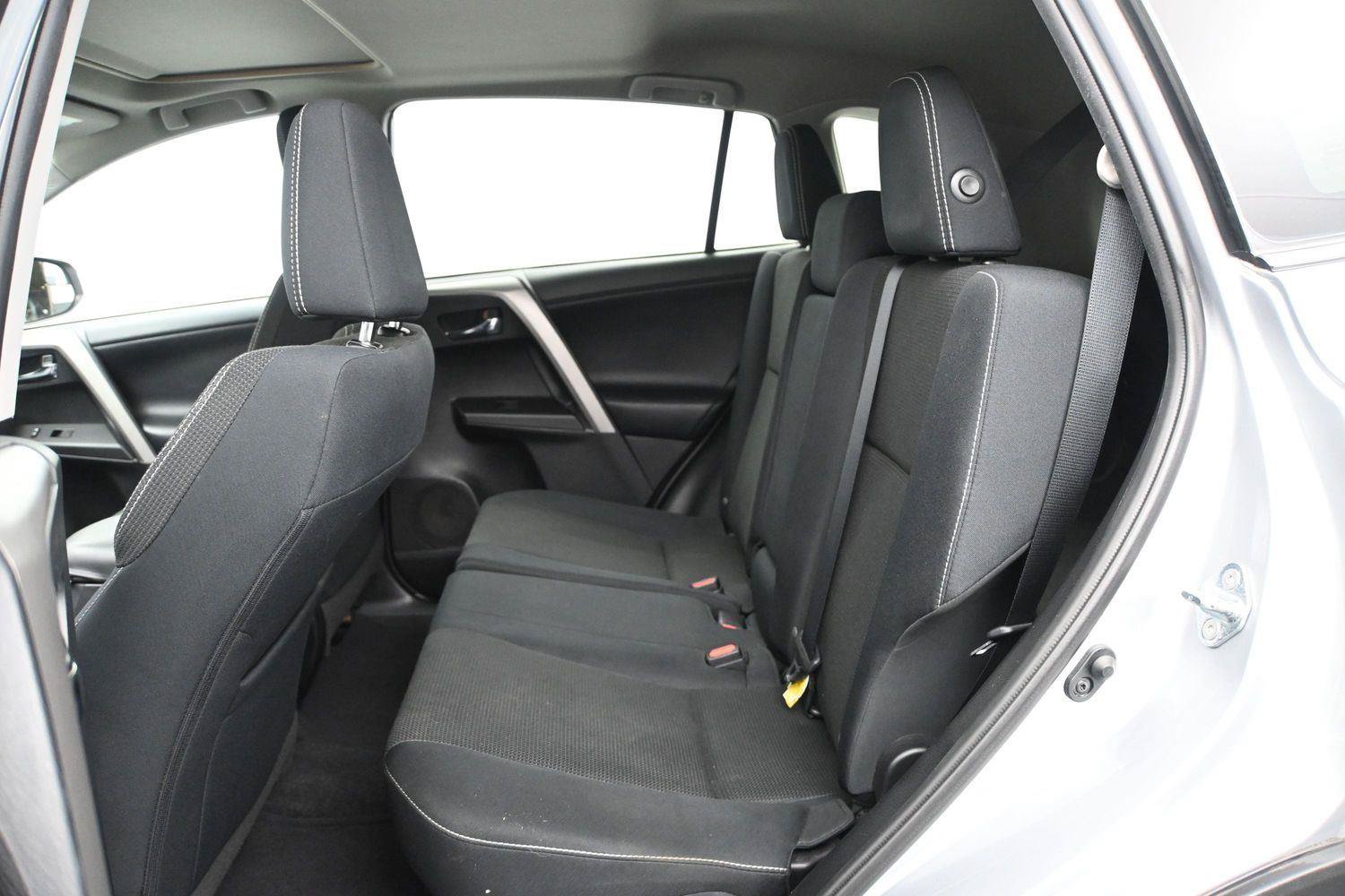 Used 2016 Toyota RAV4 XLE AWD/4WD image 10