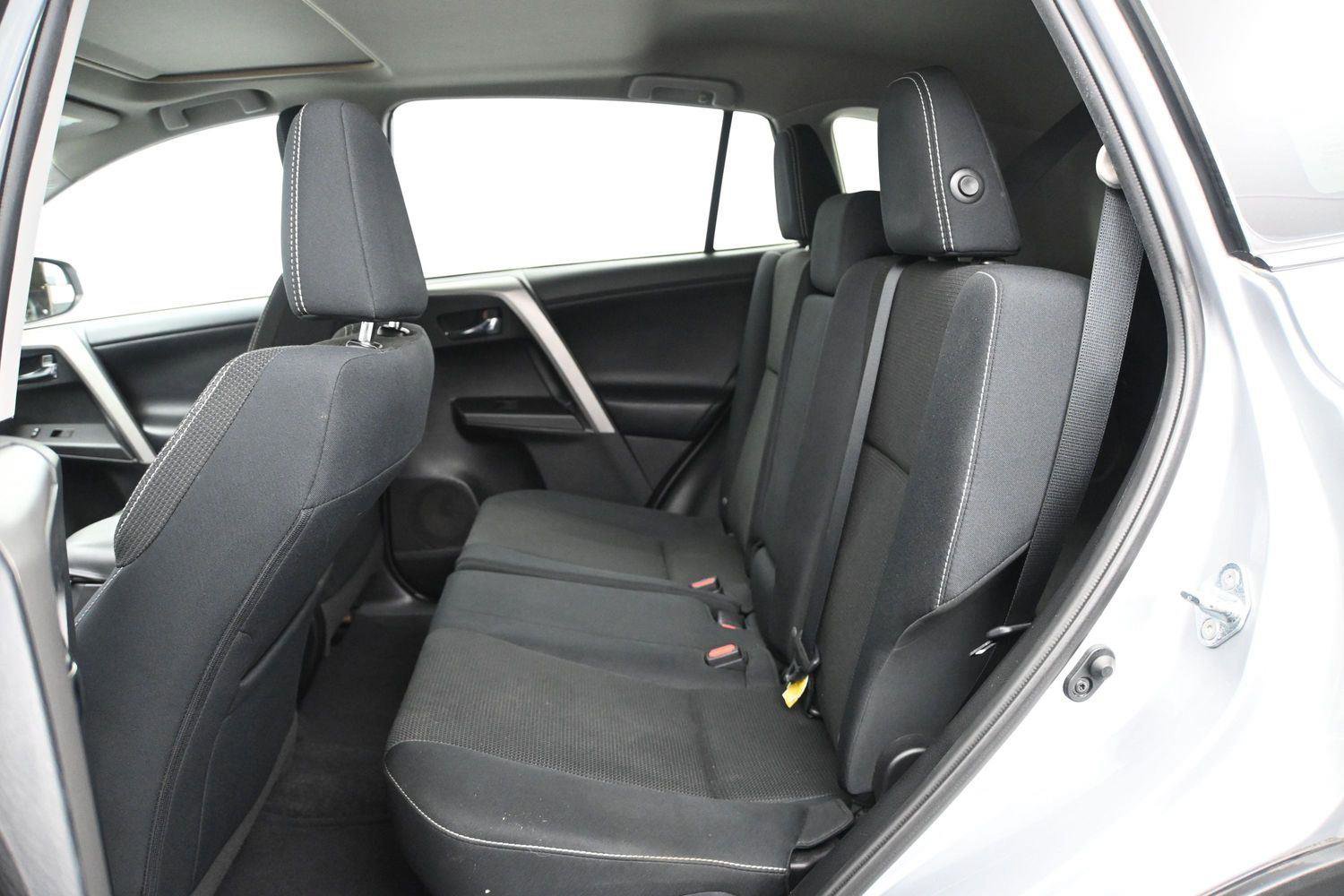 Used 2016 Toyota RAV4 XLE AWD/4WD image 10