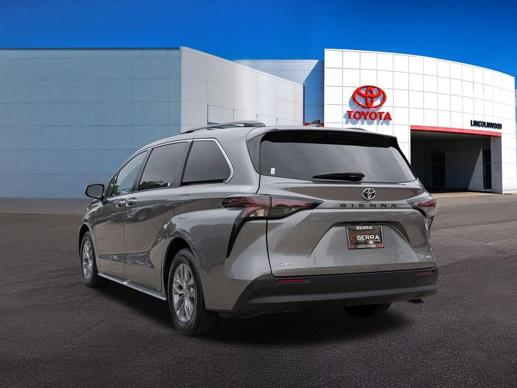 Used 2026 Toyota Sienna XLE FWD image 13