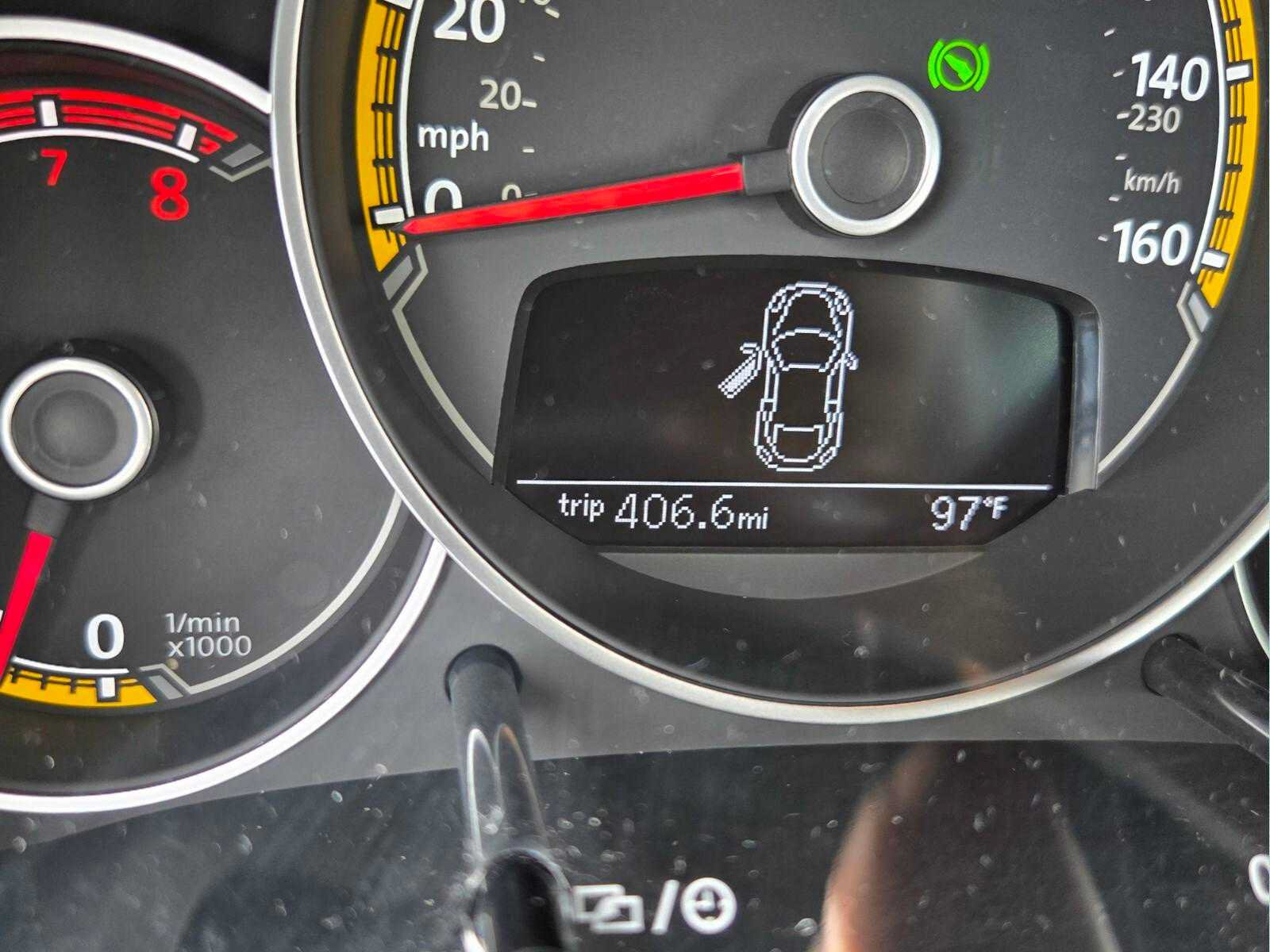 Used 2018 Volkswagen Beetle 2.0T Dune FWD image 32