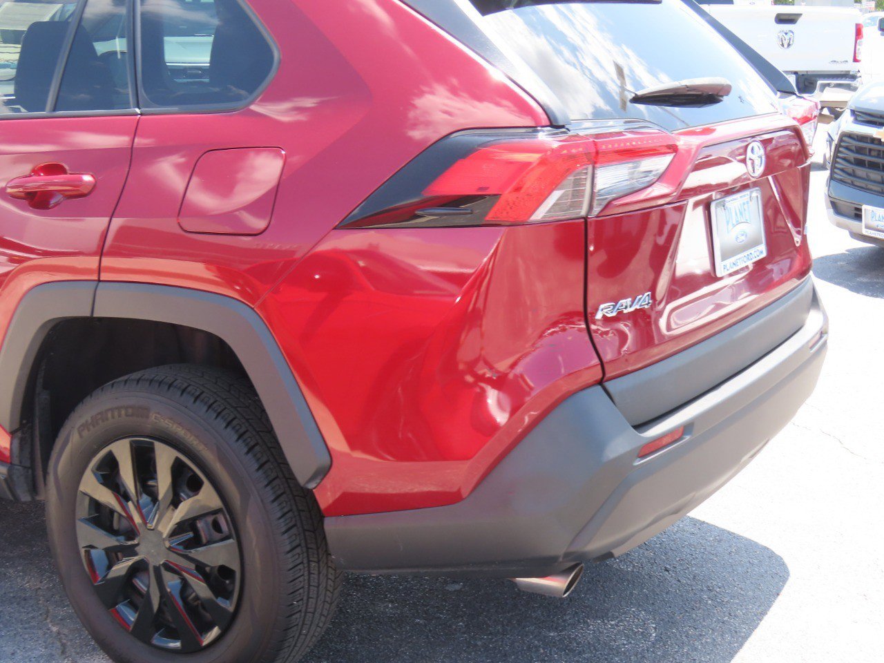 Used 2020 Toyota RAV4 LE FWD image 15