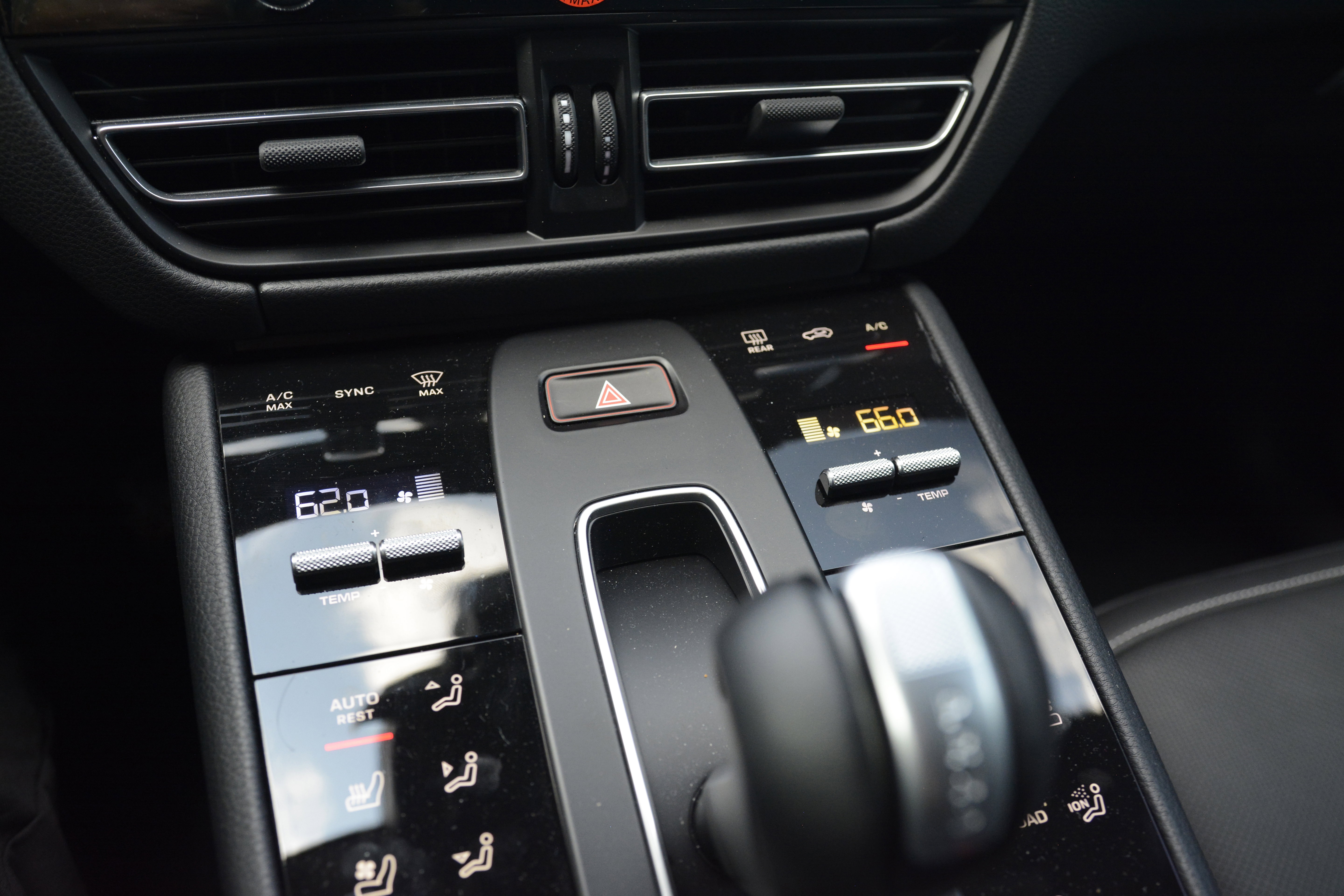 Certified 2026 Porsche Macan Turbo AWD/4WD image 24