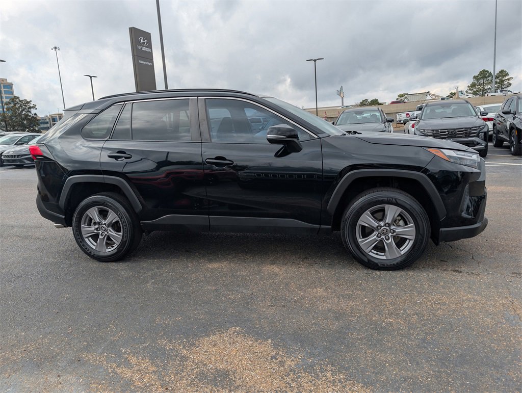 Used 2022 Toyota RAV4 XLE image 4
