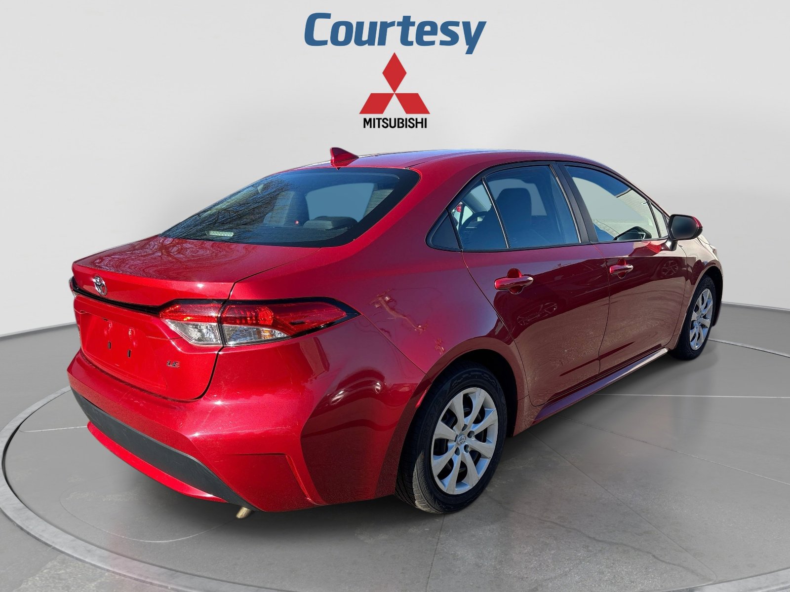 Used 2021 Toyota Corolla LE FWD image 5