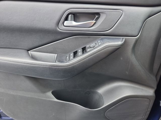 Certified 2024 Nissan Rogue SV FWD image 22