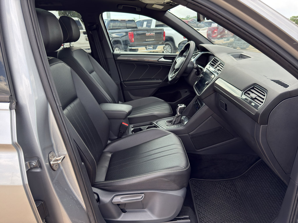 Used 2022 Volkswagen Tiguan SE R-Line FWD image 13
