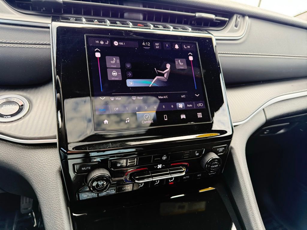 Used 2025 Jeep Grand Cherokee Altitude image 32