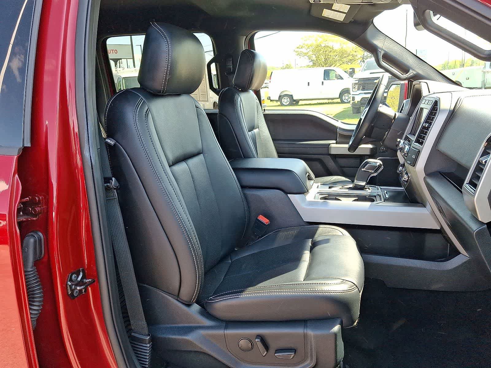 Used 2020 Ford F150 Lariat image 32