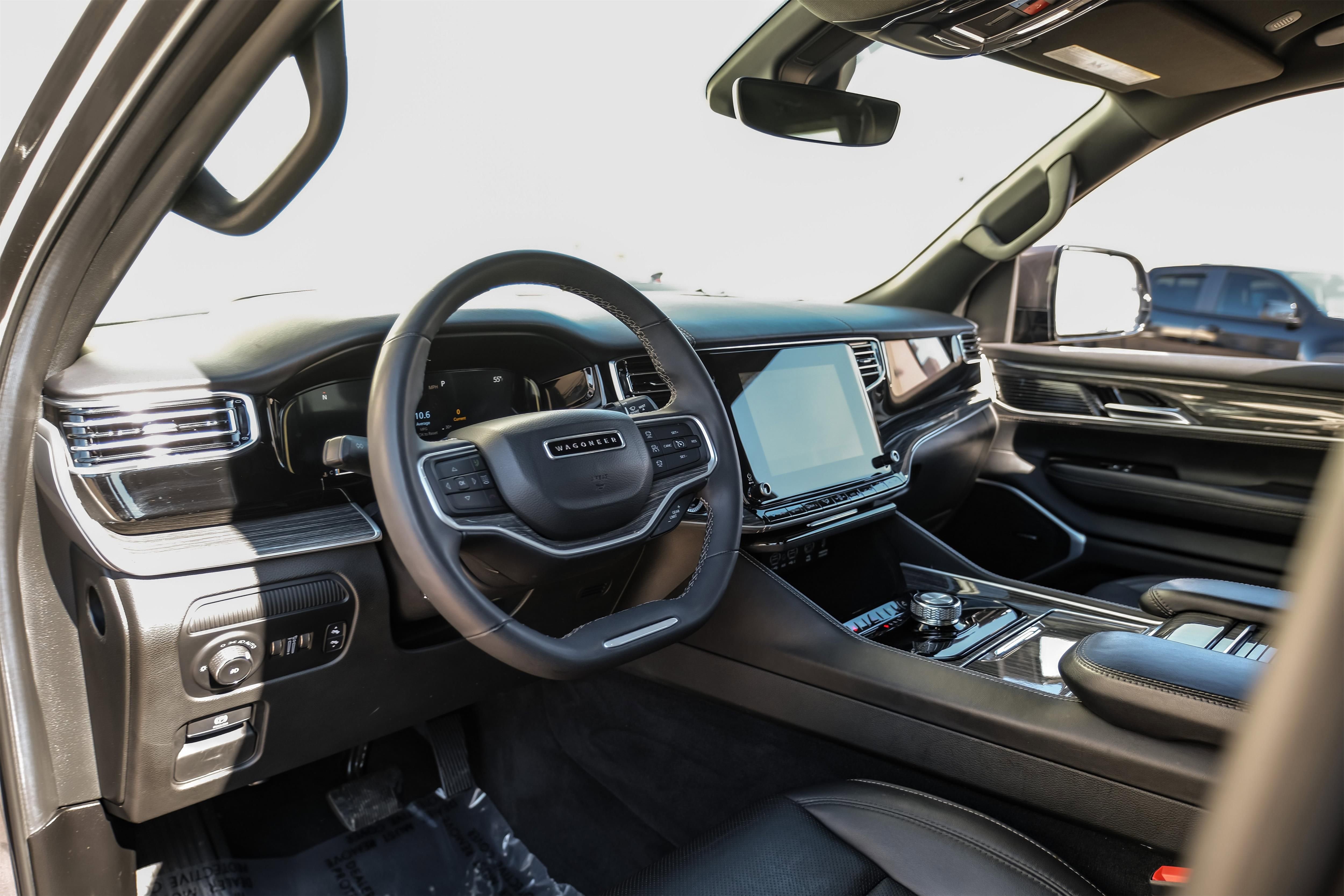 Used 2022 Jeep Wagoneer Series III w/ Convenience Group I image 2