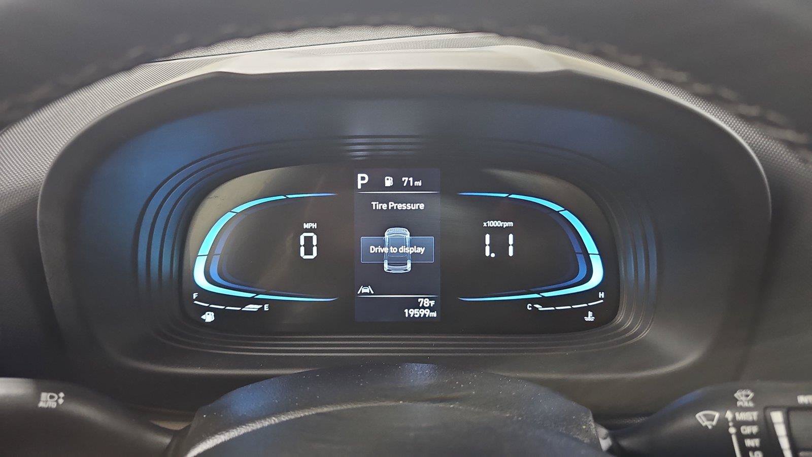 Certified 2025 Hyundai Venue SEL FWD image 15