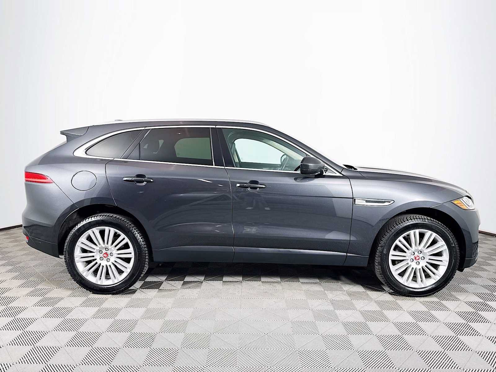 Used 2019 Jaguar F-PACE Portfolio AWD/4WD image 4