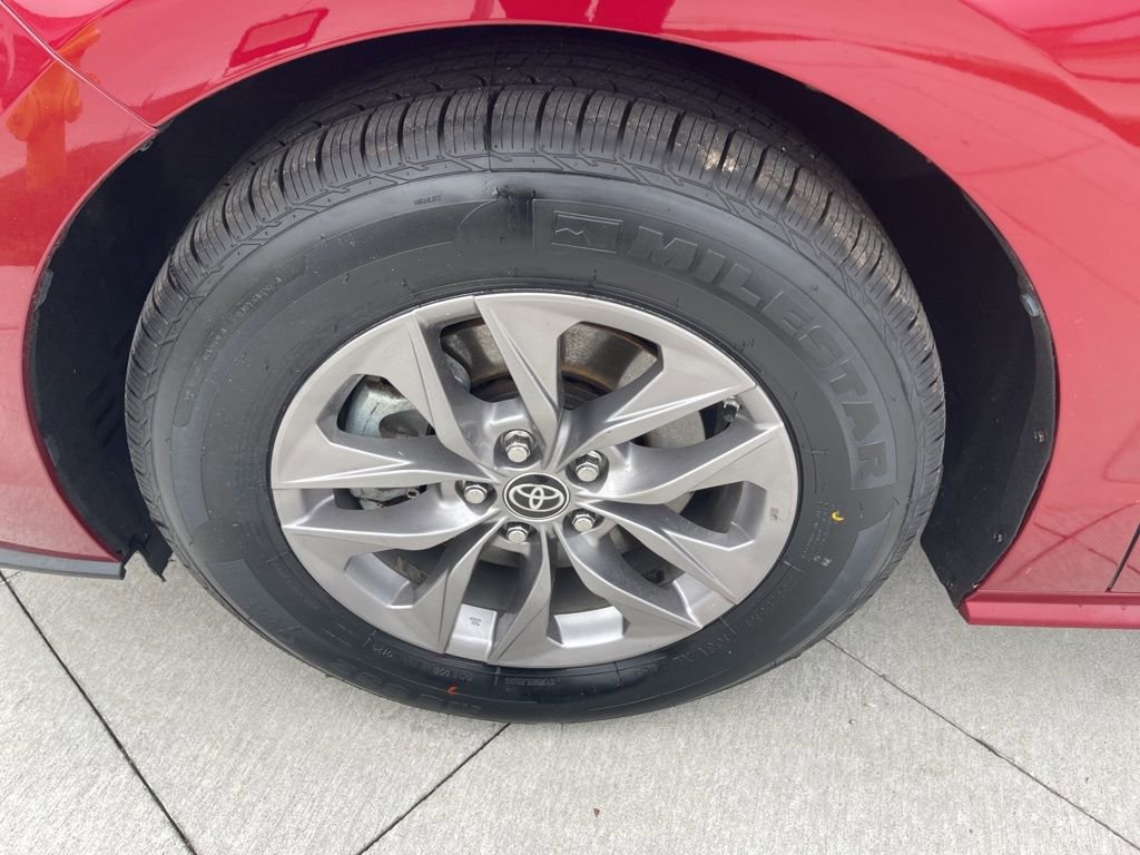 Used 2021 Toyota Sienna XLE w/ XLE Plus Package image 19