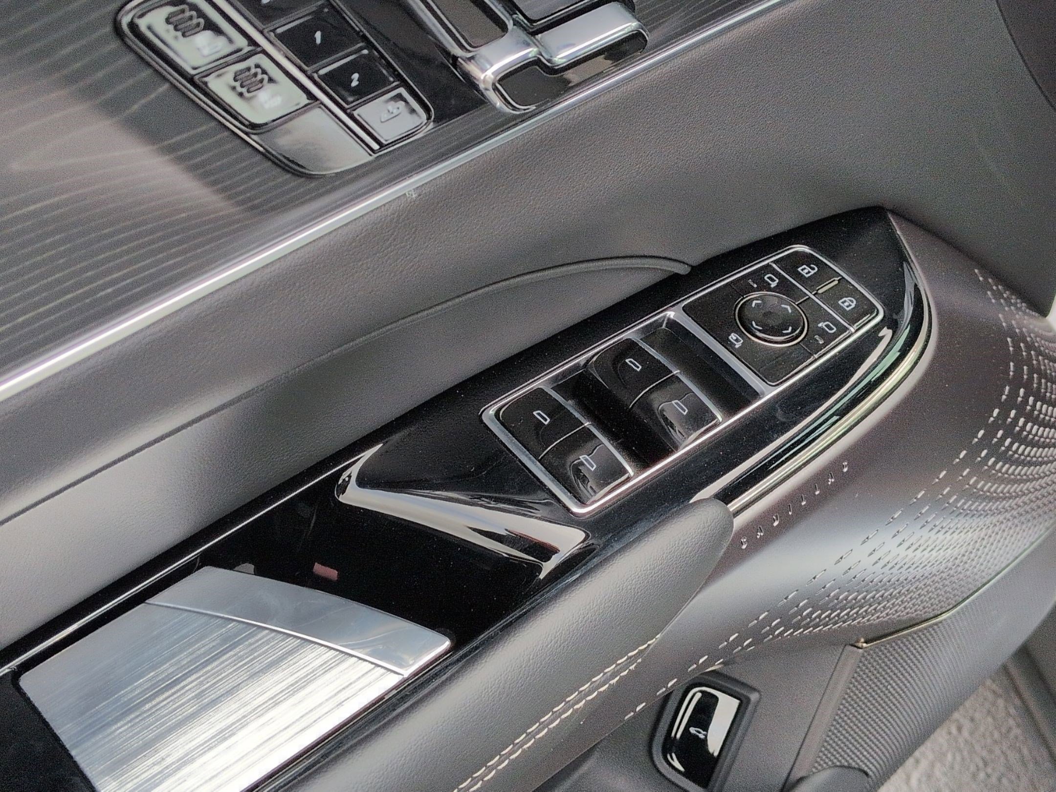 Used 2025 Cadillac Lyriq Luxury image 15