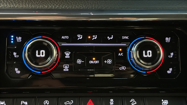 Used 2024 GMC Sierra 1500 Denali w/ Technology Package AWD/4WD image 18