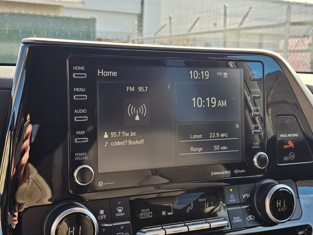 Used 2021 Toyota Highlander LE image 22