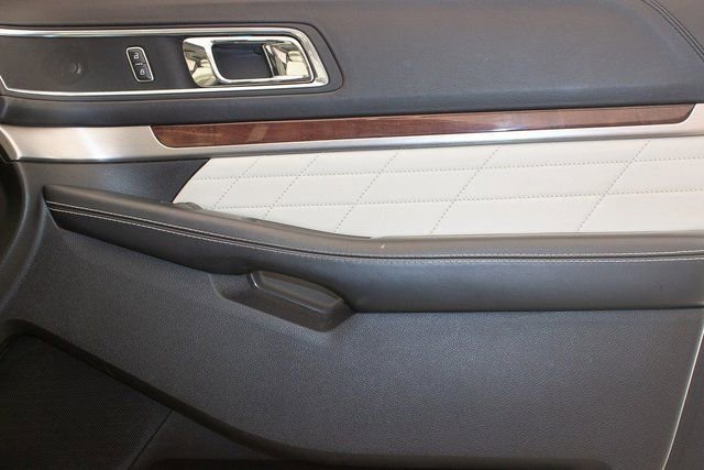 Used 2018 Ford Explorer Platinum image 11