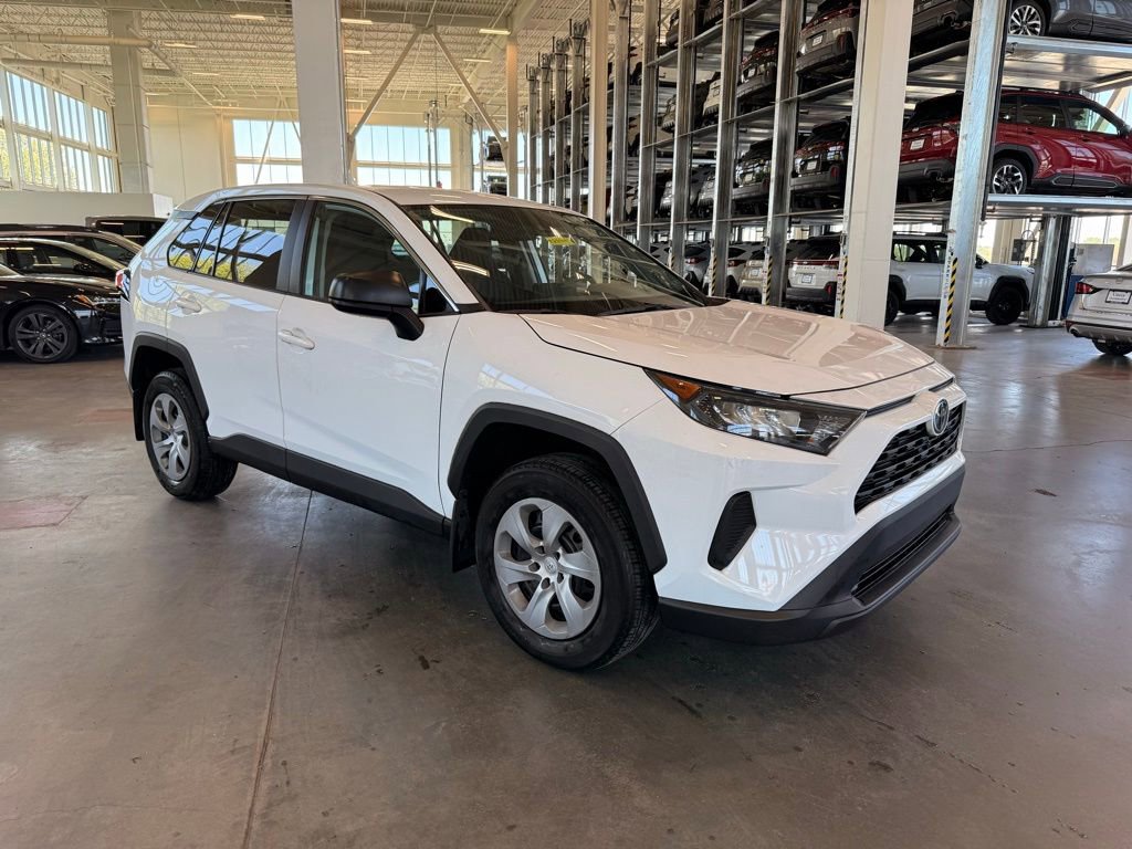 Used 2022 Toyota RAV4 LE AWD/4WD image 1