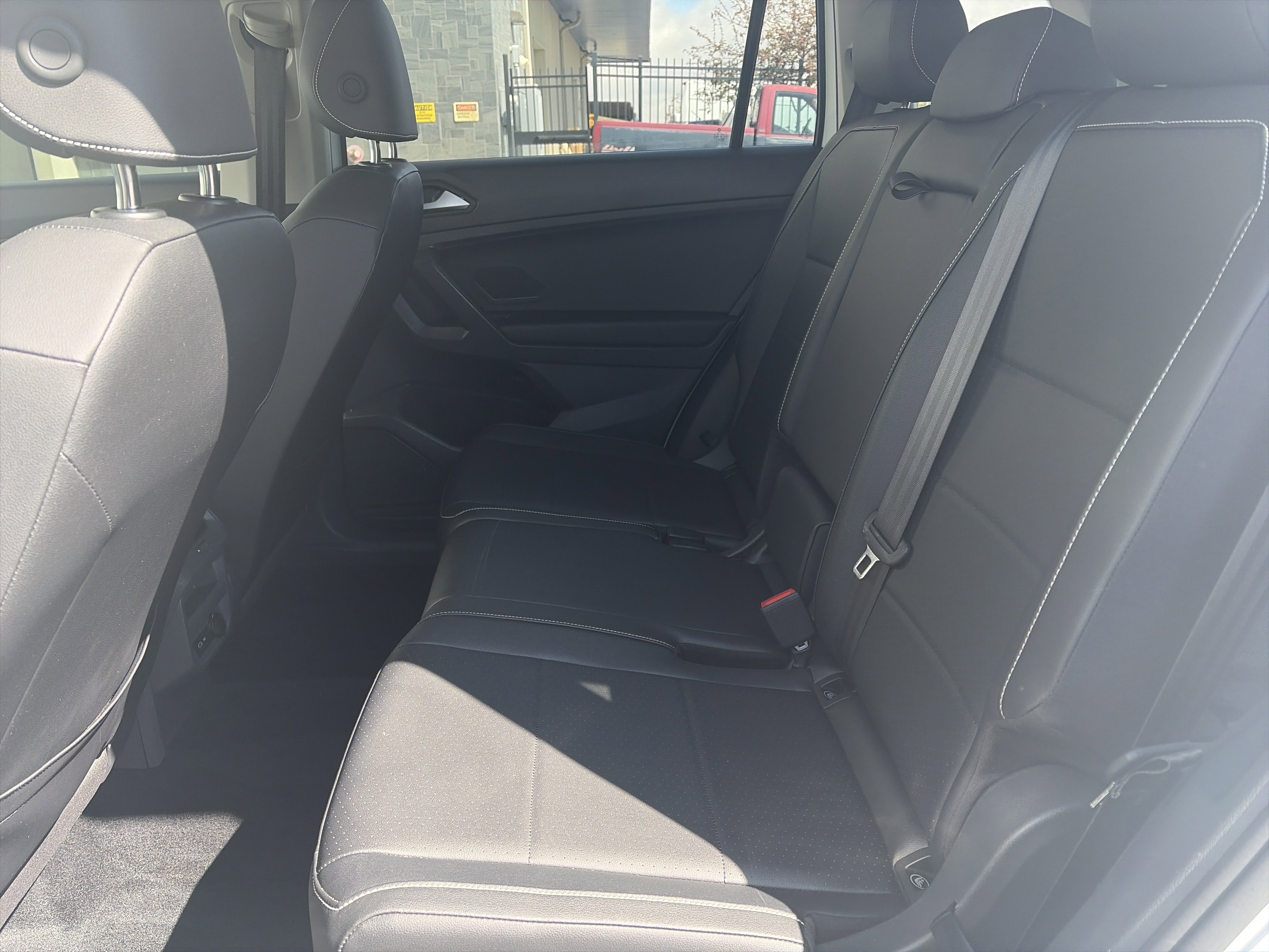 Used 2021 Volkswagen Tiguan SEL AWD/4WD image 25