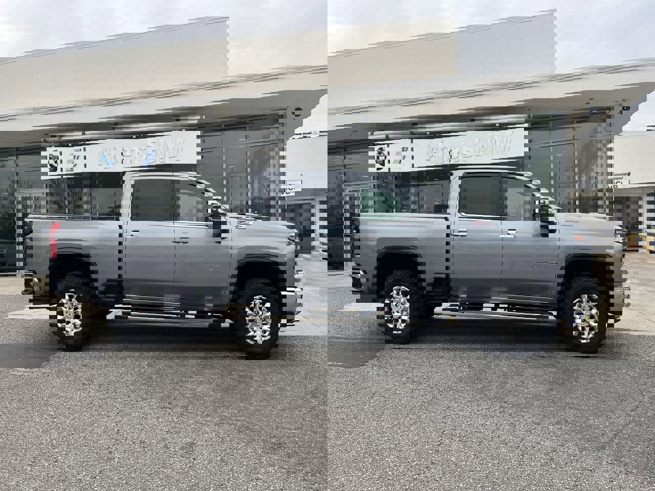Used 2024 Chevrolet Silverado 2500 LTZ w/ LTZ Plus Package image 9