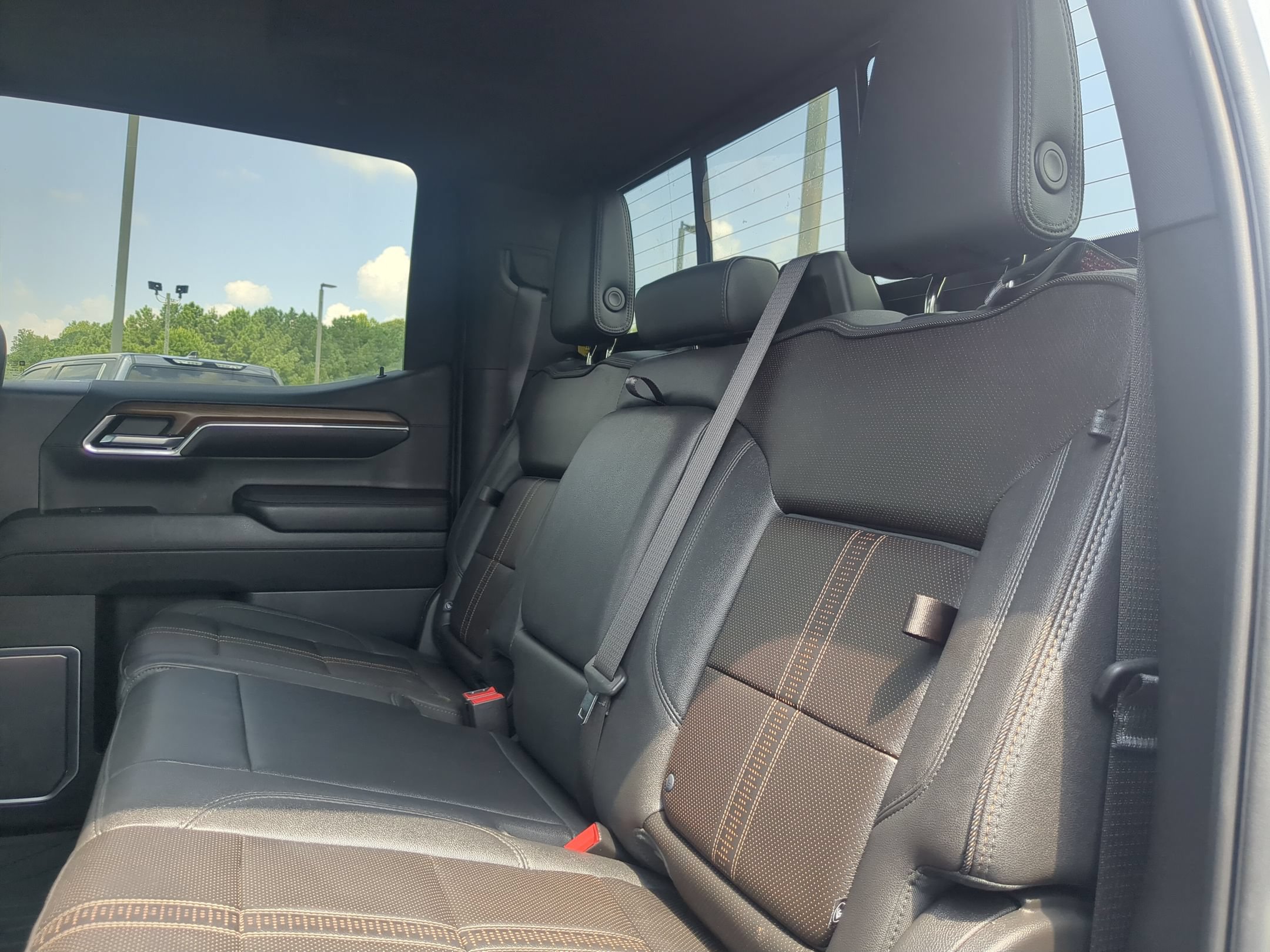 Used 2023 Chevrolet Silverado 1500 High Country w/ High Country Premium Package AWD/4WD image 24