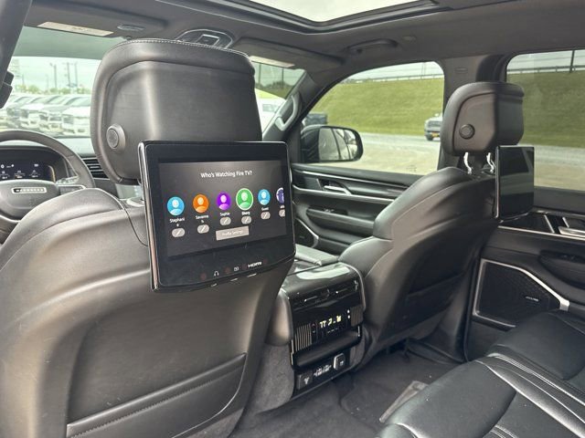 Used 2024 Jeep Wagoneer 4WD w/ Premium Group I image 8