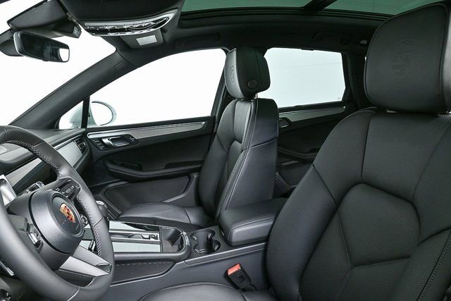 Certified 2026 Porsche Macan AWD/4WD image 5