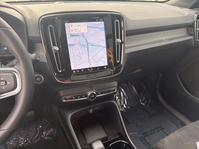 Certified 2025 Volvo XC40 B5 Plus image 20