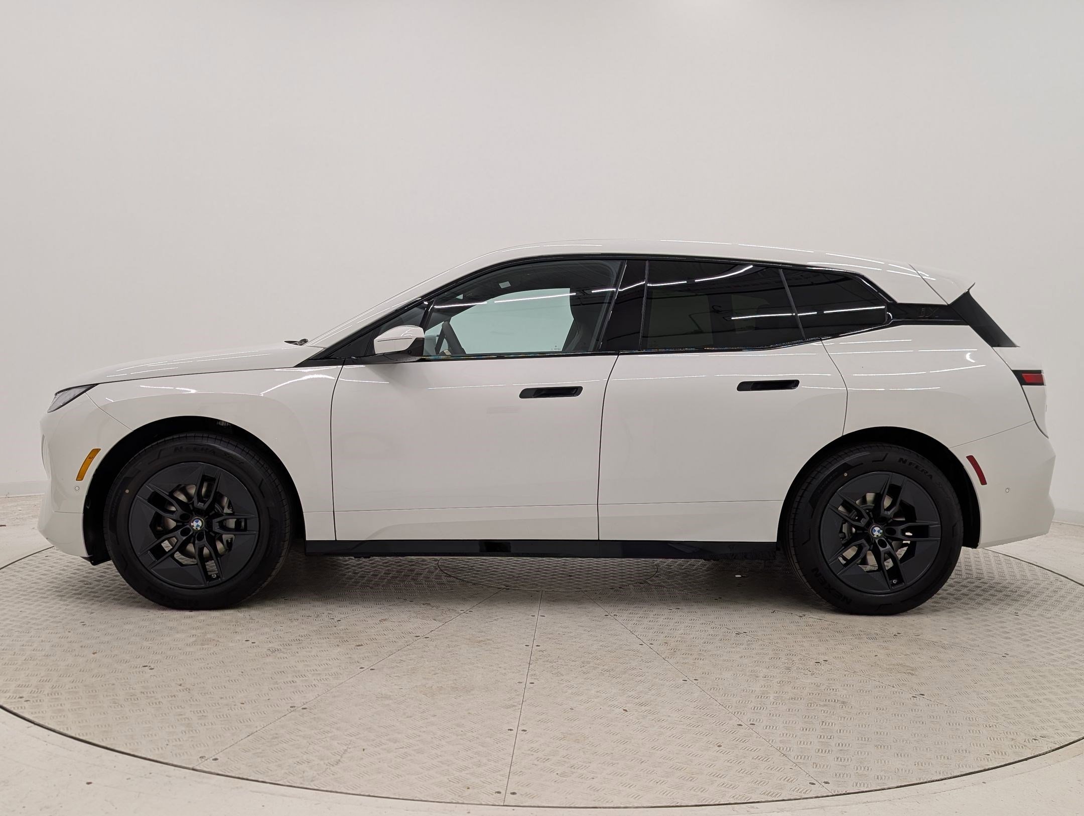 New 2026 BMW iX xDrive45 image 2