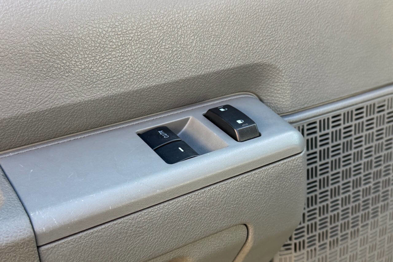 Used 2011 Ford E-350 and Econoline 350 Extended Super Duty w/ PWR Group image 19