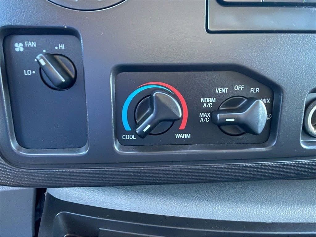 Used 2011 Ford E-450 and Econoline 450 Super Duty image 20