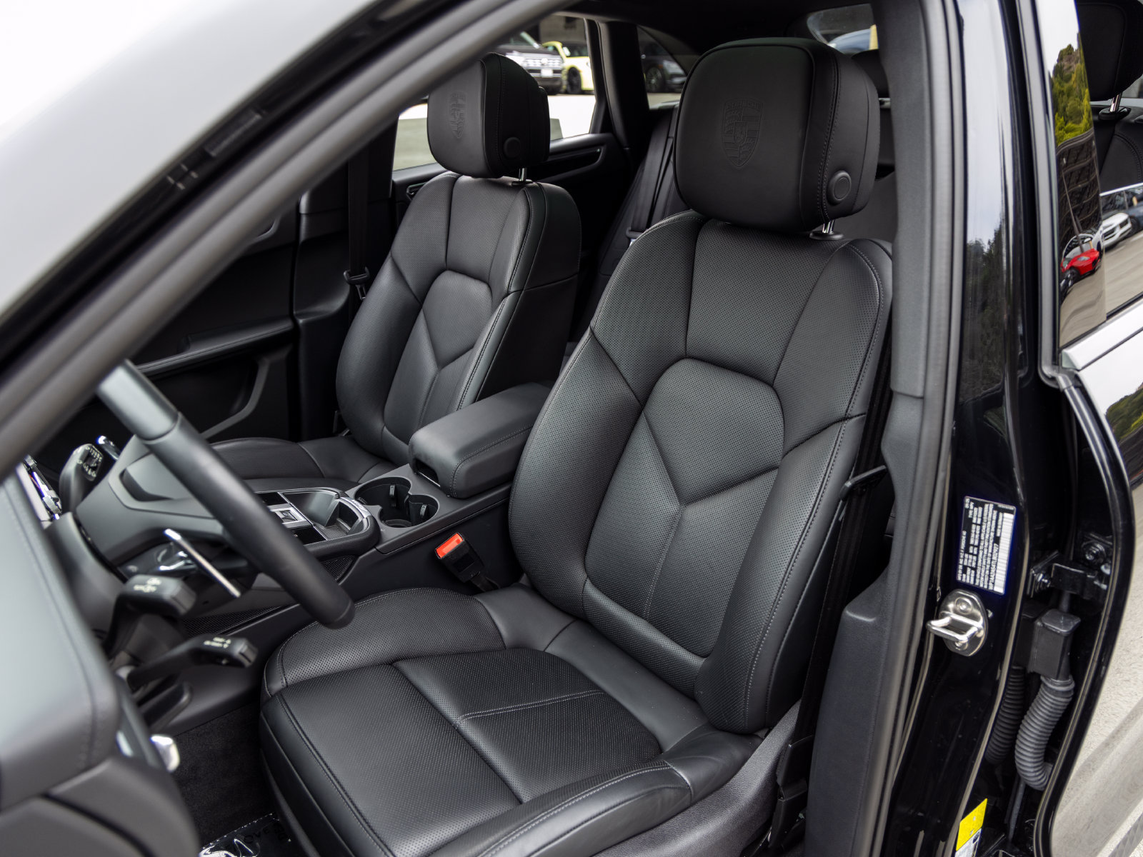 Used 2026 Porsche Macan AWD/4WD image 5