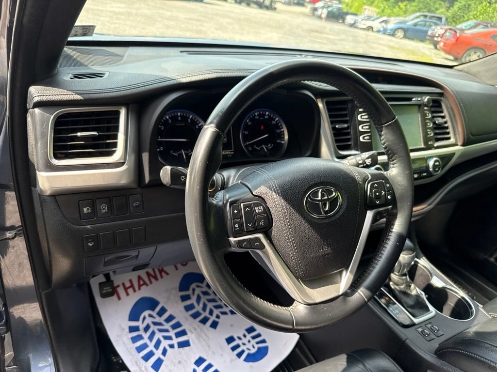 Used 2018 Toyota Highlander XLE AWD/4WD image 14