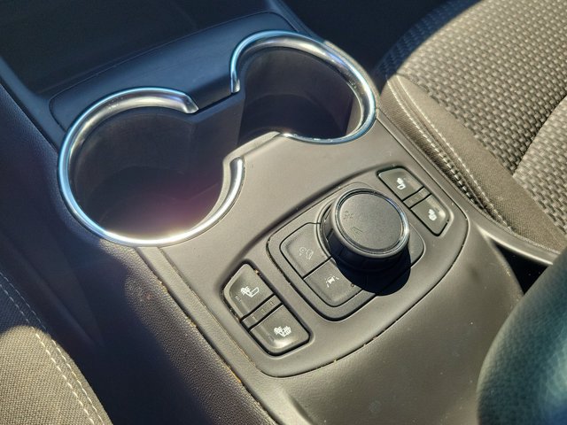 Used 2024 GMC Terrain SLE w/ Driver Convenience Package FWD image 29