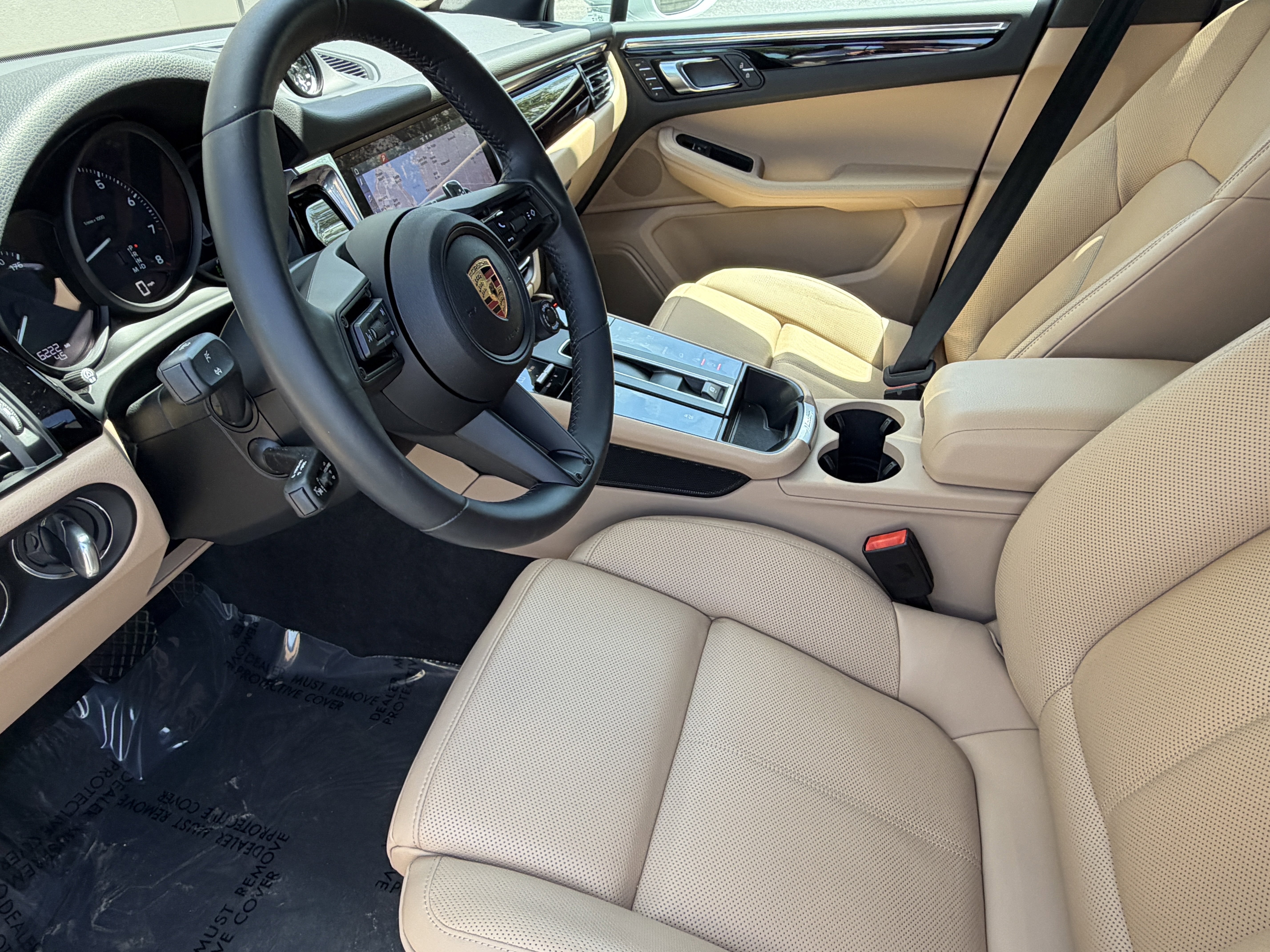 Certified 2025 Porsche Macan image 4