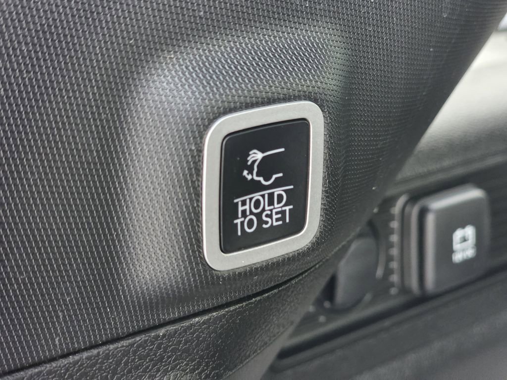 Used 2025 Jeep Grand Cherokee Limited w/ Black Appearance Package image 21