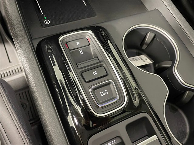 Certified 2025 Honda Pilot Touring image 11