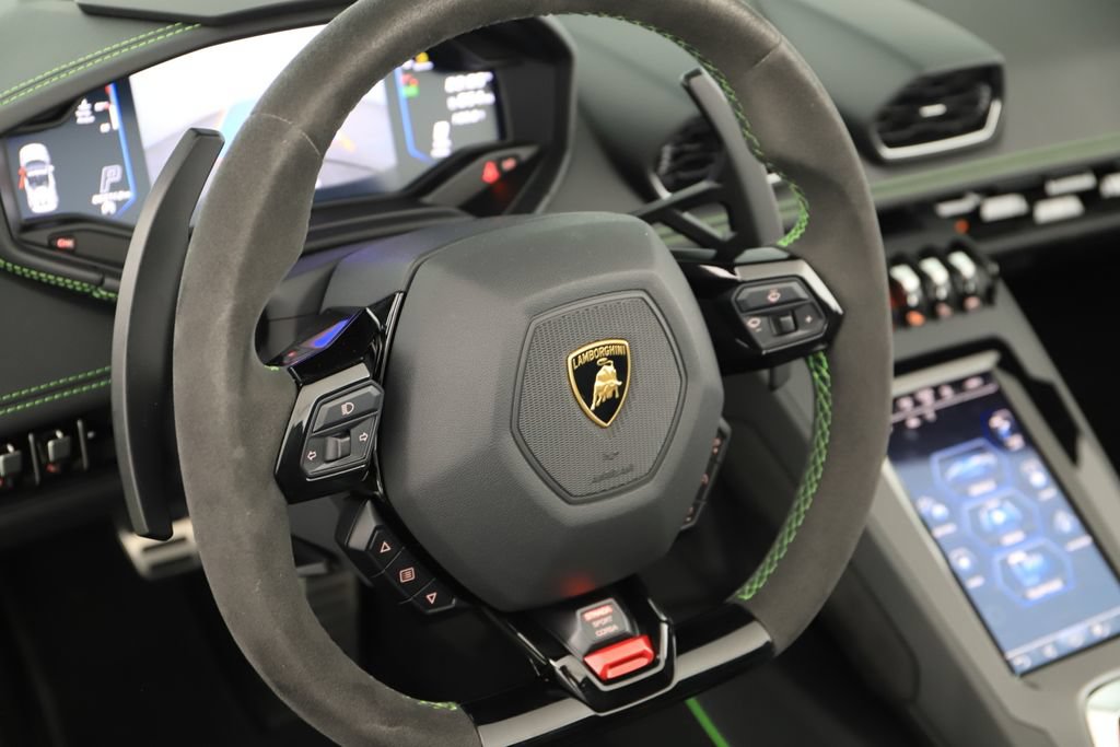 Used 2022 Lamborghini Huracan EVO RWD image 16