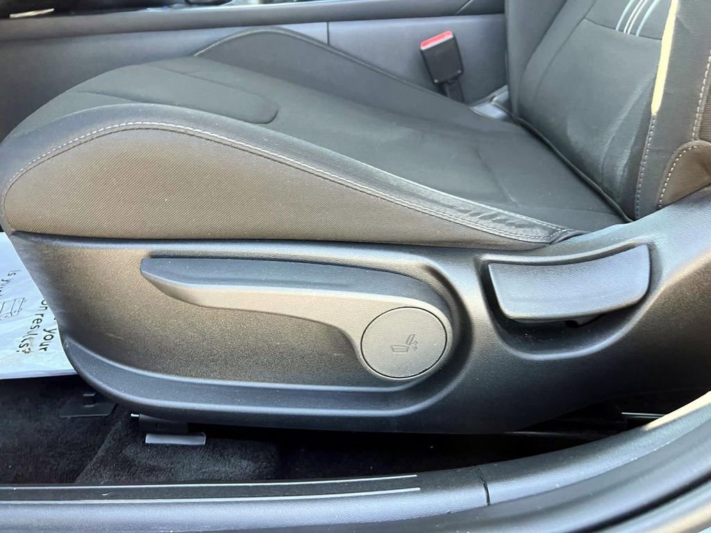 Certified 2022 Hyundai Elantra SEL image 16