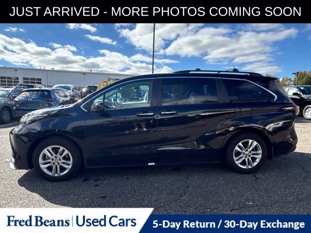 Used 2024 Toyota Sienna XLE w/ XLE Plus Package AWD/4WD image 4