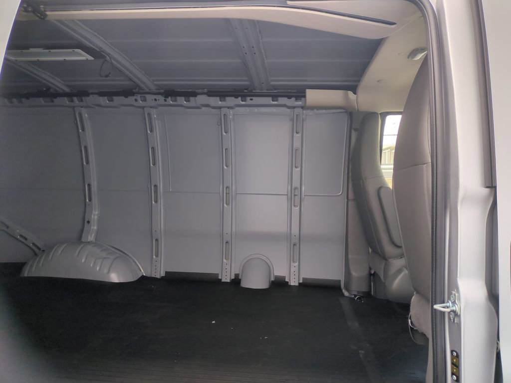 New 2026 GMC Savana 2500 RWD image 15