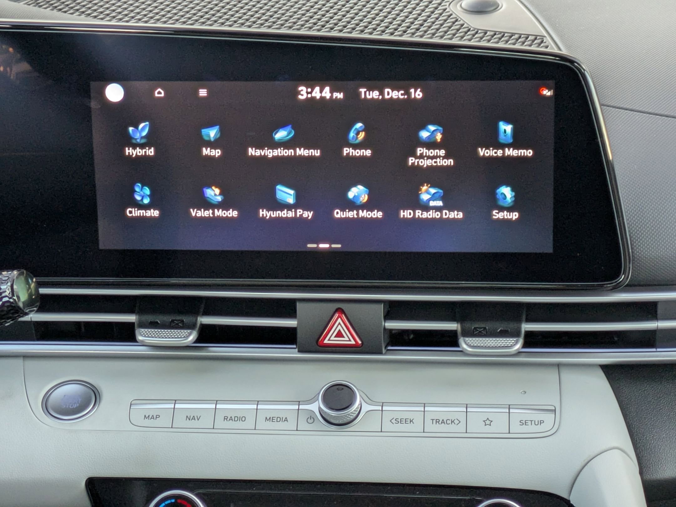 New 2025 Hyundai Elantra Limited image 19